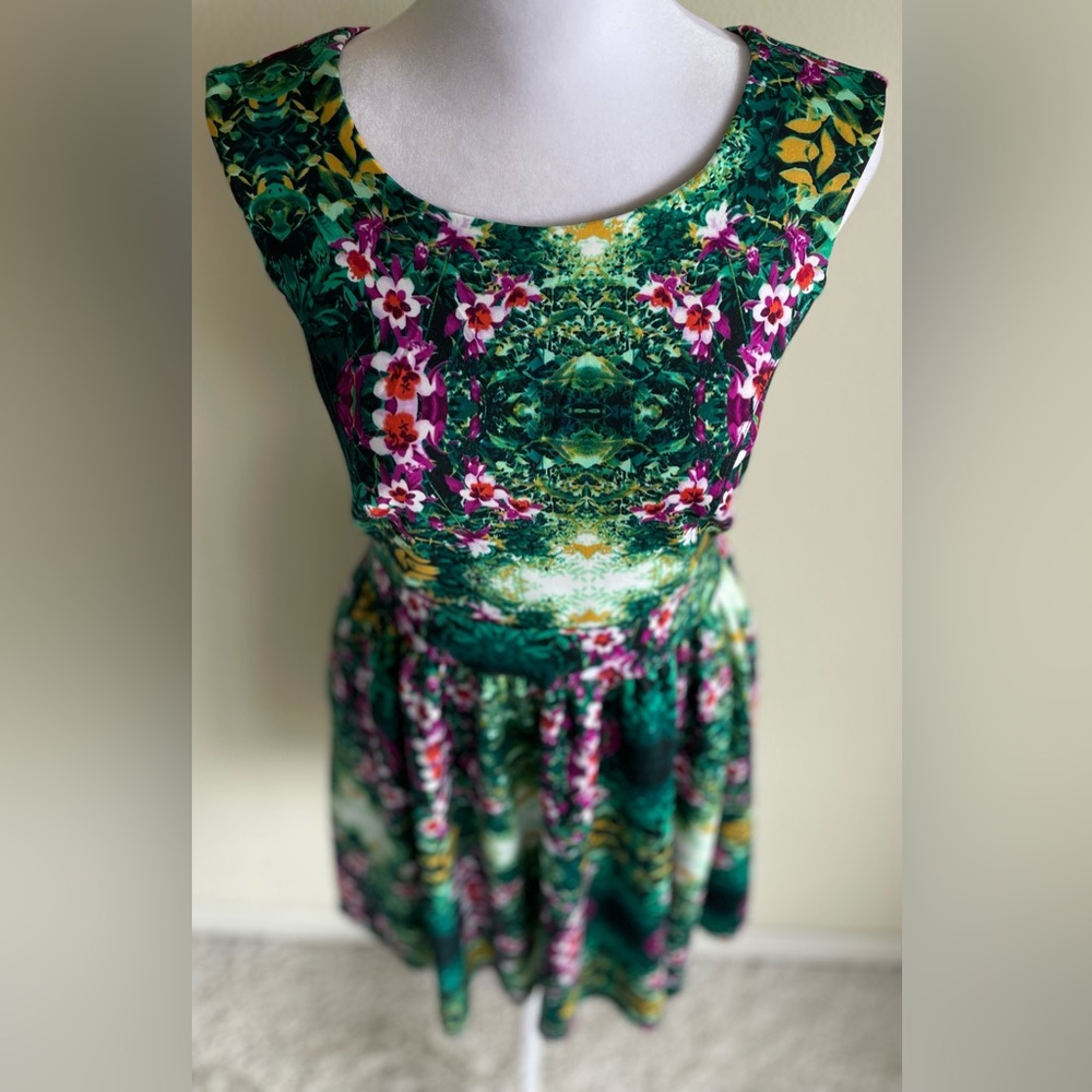 CYNTHIA ROWLEY SLEEVELESS FLORAL PRINT FIT N FLARE DRESS, GREEN, SZ 6 - Picture 6 of 12